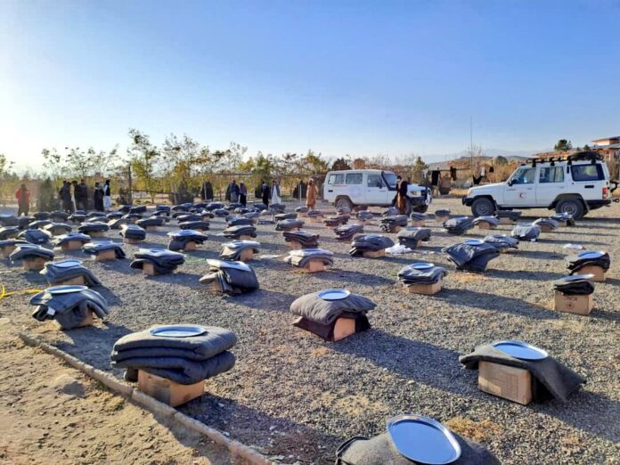 تصویر از کمک در غزنی